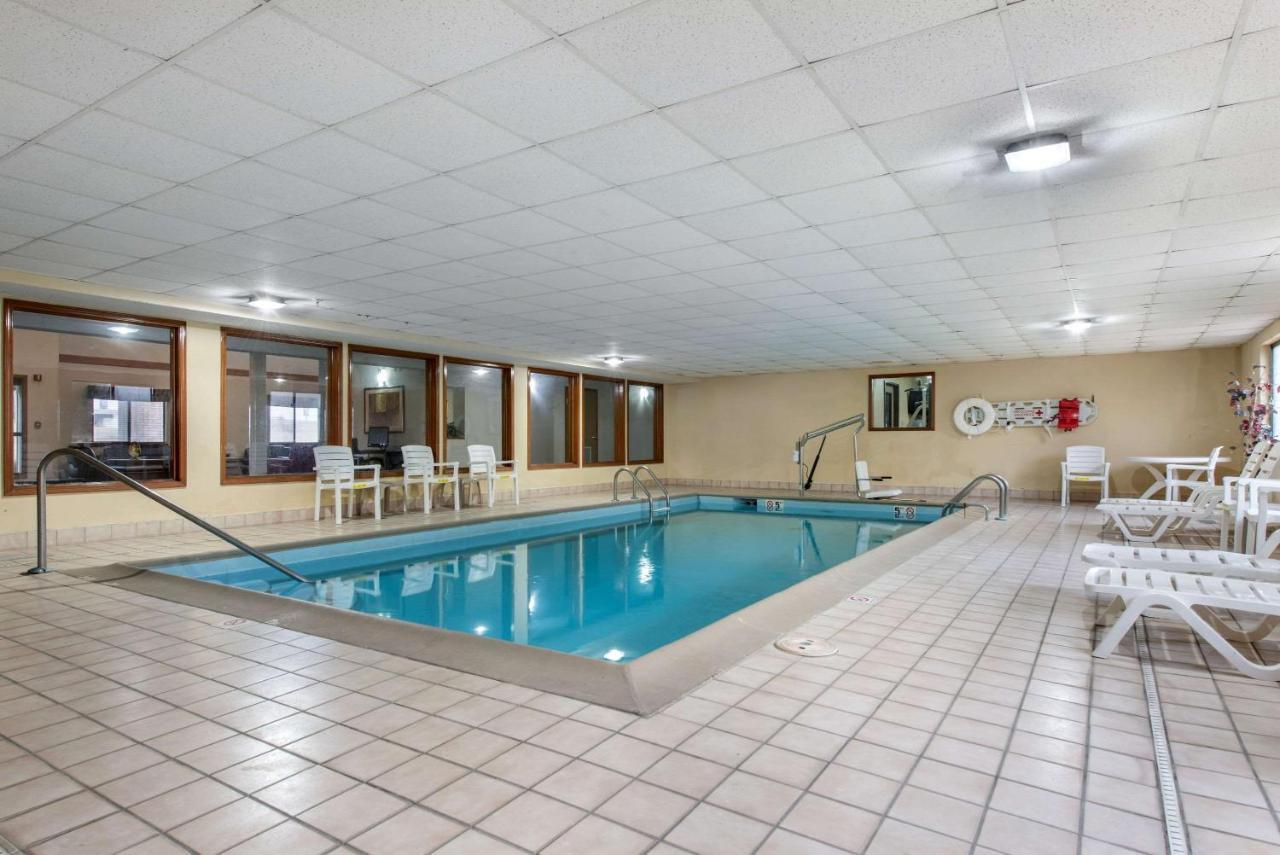 Quality Inn & Suites Lebanon I-65 Bagian luar foto